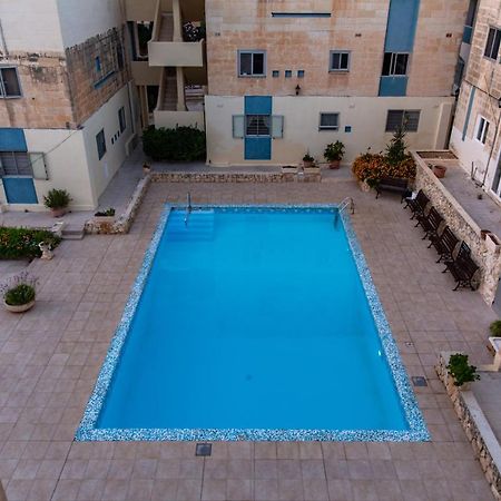 Апартаменти Dolmen Court Flat 10, Qawra Сент-Полс-Бей Екстер'єр фото