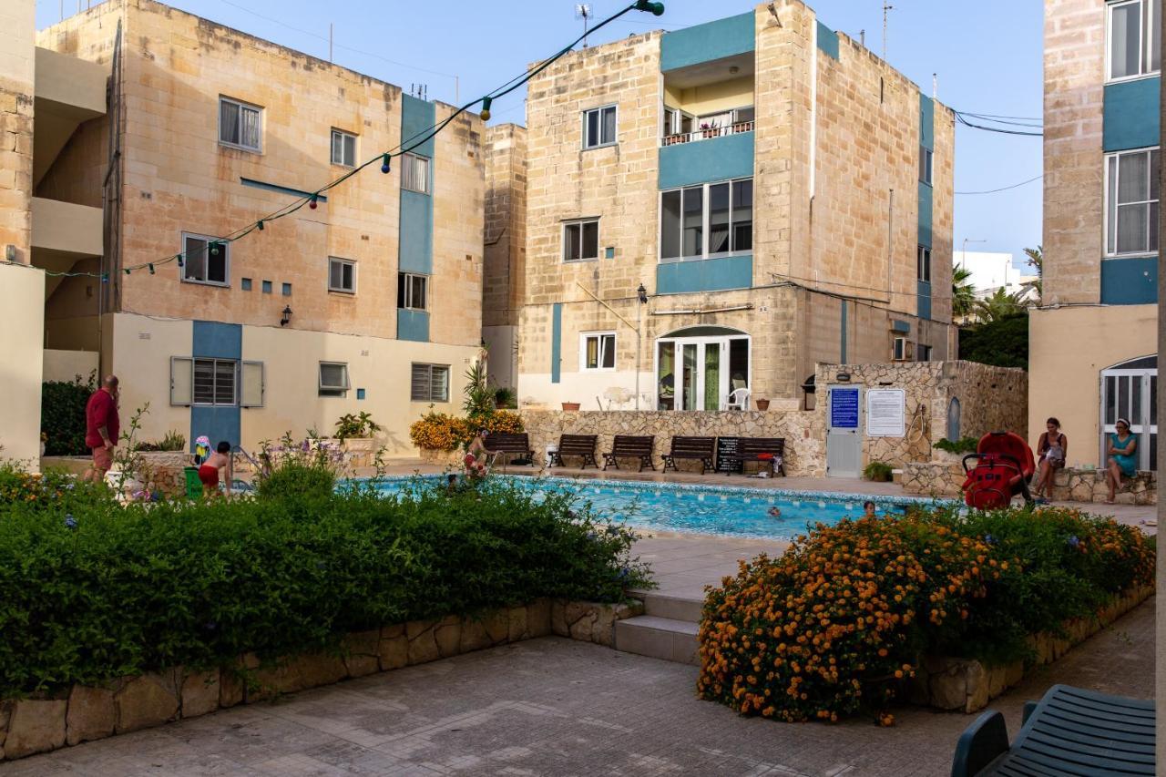 Апартаменти Dolmen Court Flat 10, Qawra Сент-Полс-Бей Екстер'єр фото