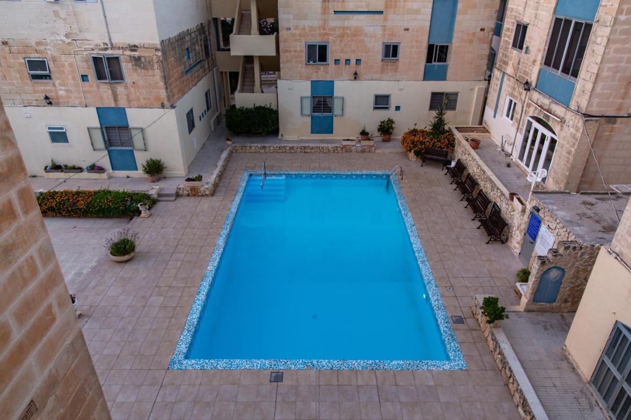 Апартаменти Dolmen Court Flat 10, Qawra Сент-Полс-Бей Екстер'єр фото