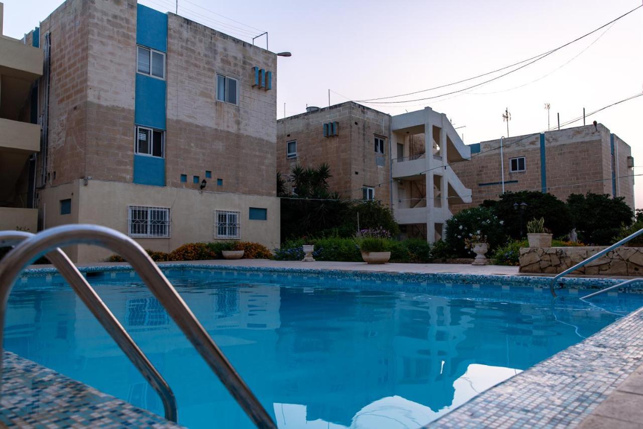 Апартаменти Dolmen Court Flat 10, Qawra Сент-Полс-Бей Екстер'єр фото