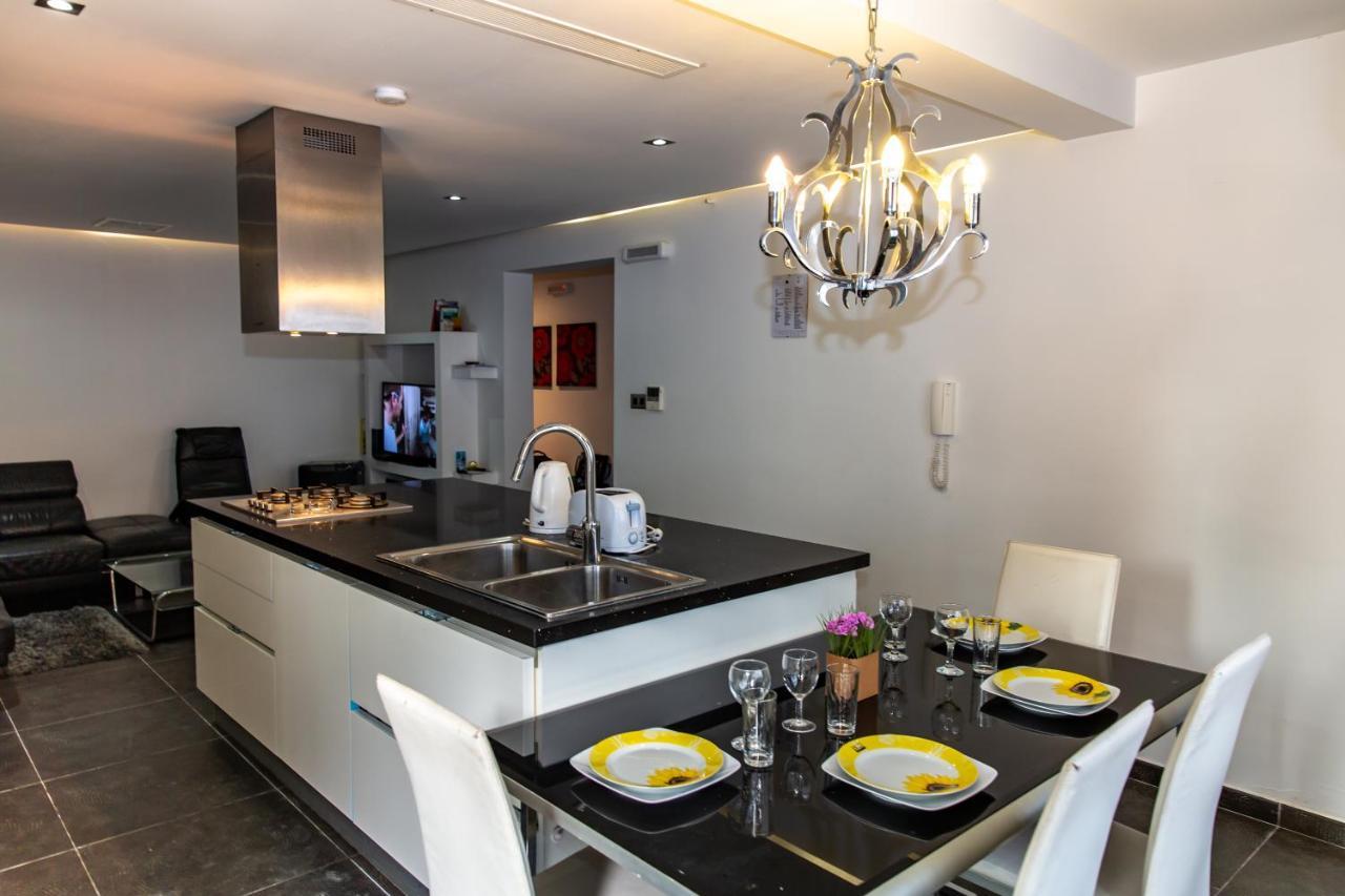 Апартаменти Dolmen Court Flat 10, Qawra Сент-Полс-Бей Екстер'єр фото
